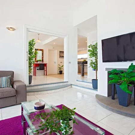 Sleeps 8 With Pool Villa *