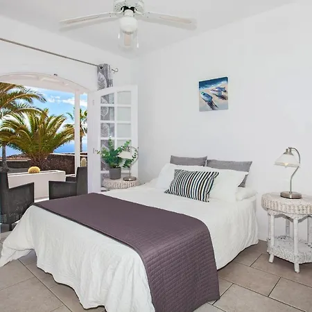 Villa Sleeps 8 With Pool *