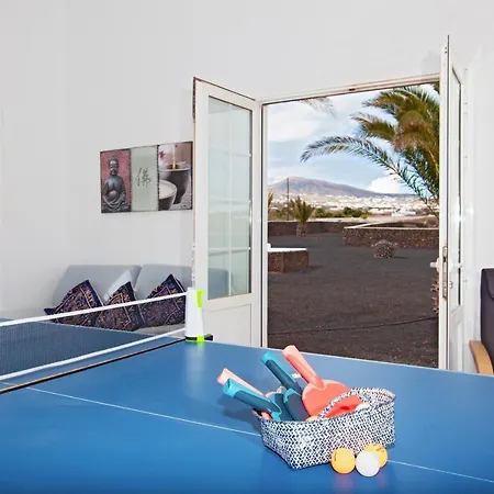 Sleeps 8 With Pool